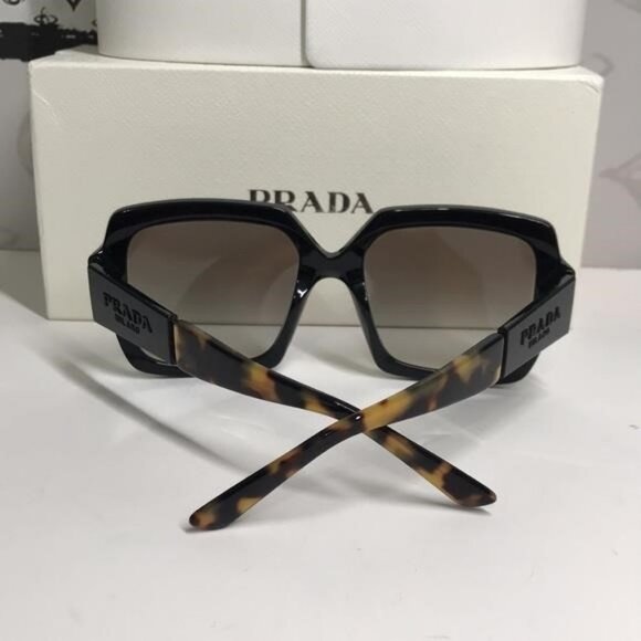 New Authentic Prada Black Square Sunglasses SPR 21x 1AB-0A7 - Picture 3 of 12